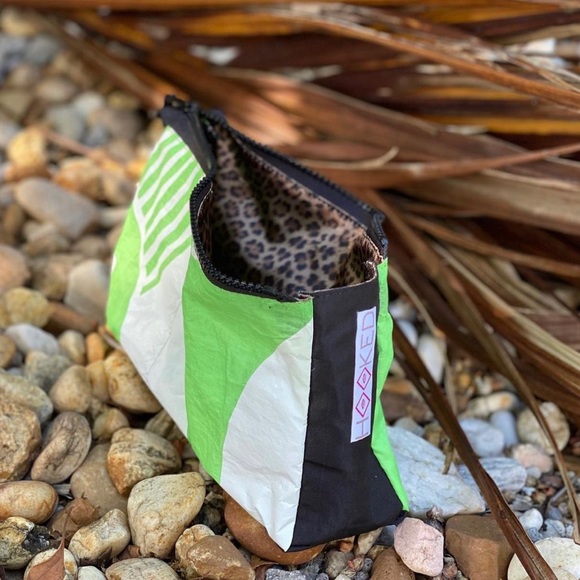 Upcycled kite pouch —> Repurposing kites for the goods🔥 - Picture 3 of 7